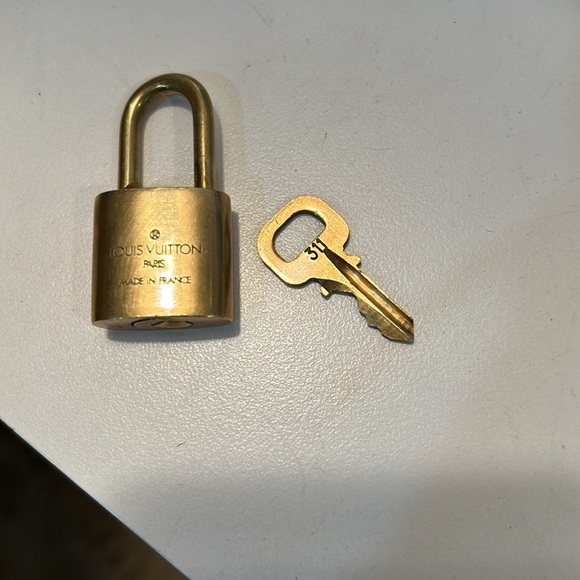 LOUIS VITTON LOCK and KEY! #311 🔥🔥👍Nice Patina PRICE REDUCTION🔥🔥🔥🔥 - Picture 7 of 7